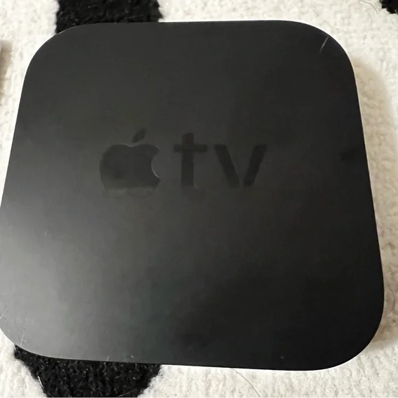 Apple TV 3rd Generation w/Remote and Power Cord, EUC, HP